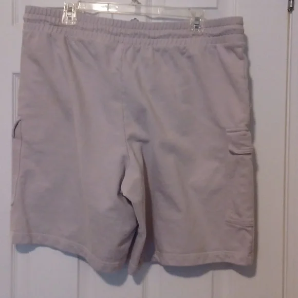 -- Off White Cargo Shorts - Picture 8 of 9